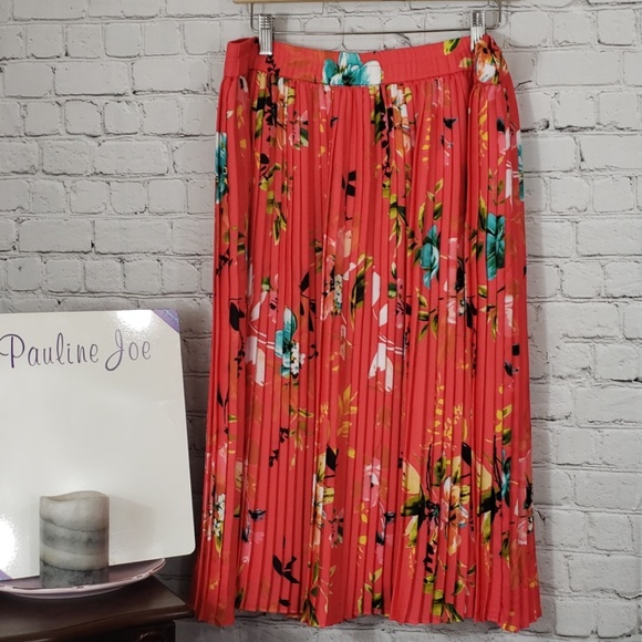 Liz Claiborne Dresses & Skirts - Liz Claiborne pink pleated skirt floral design